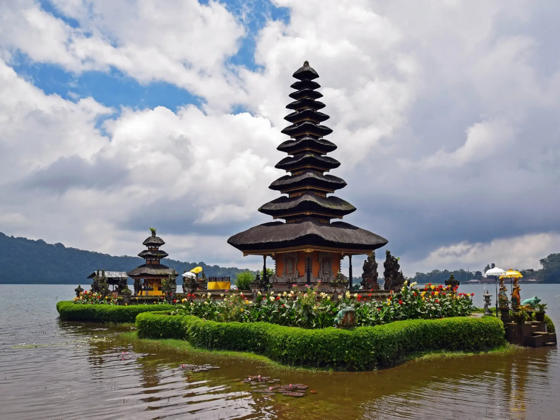 sea lake vacation travel in bali